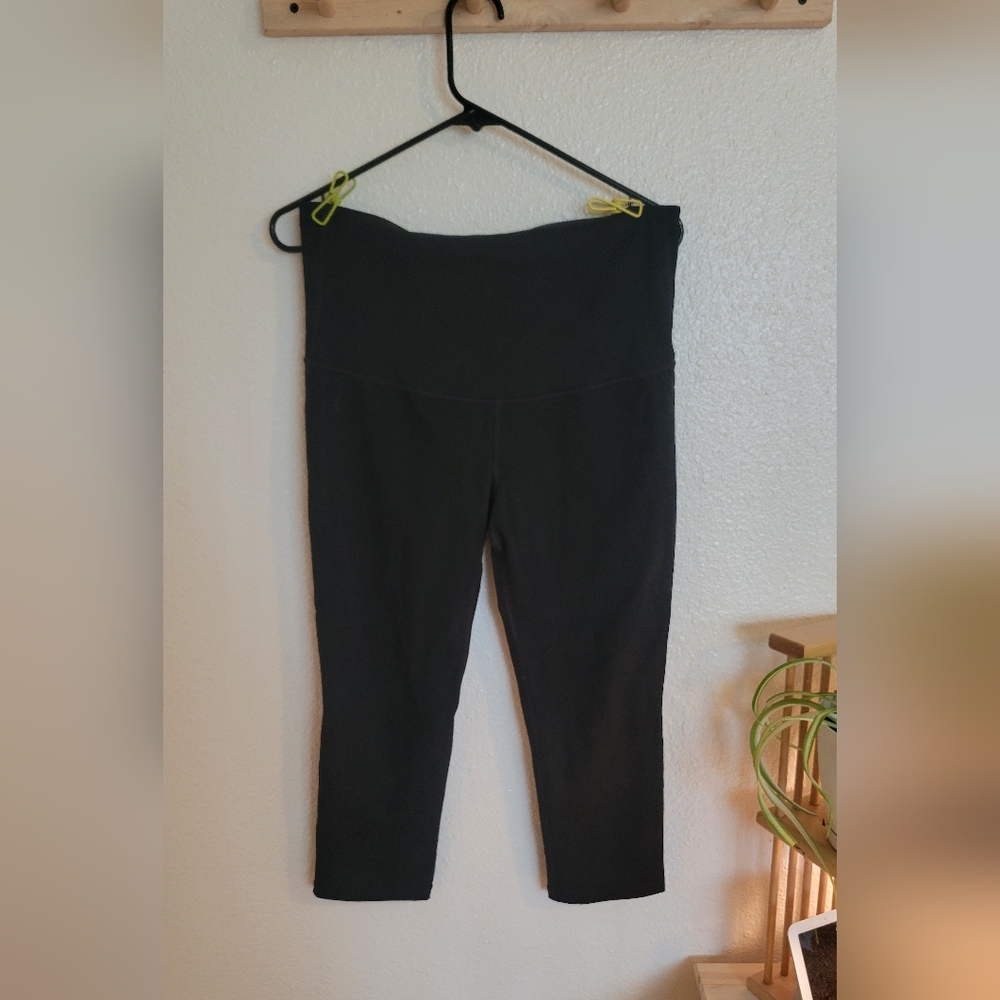 GapFit Maternity Capri Leggings, Size Small